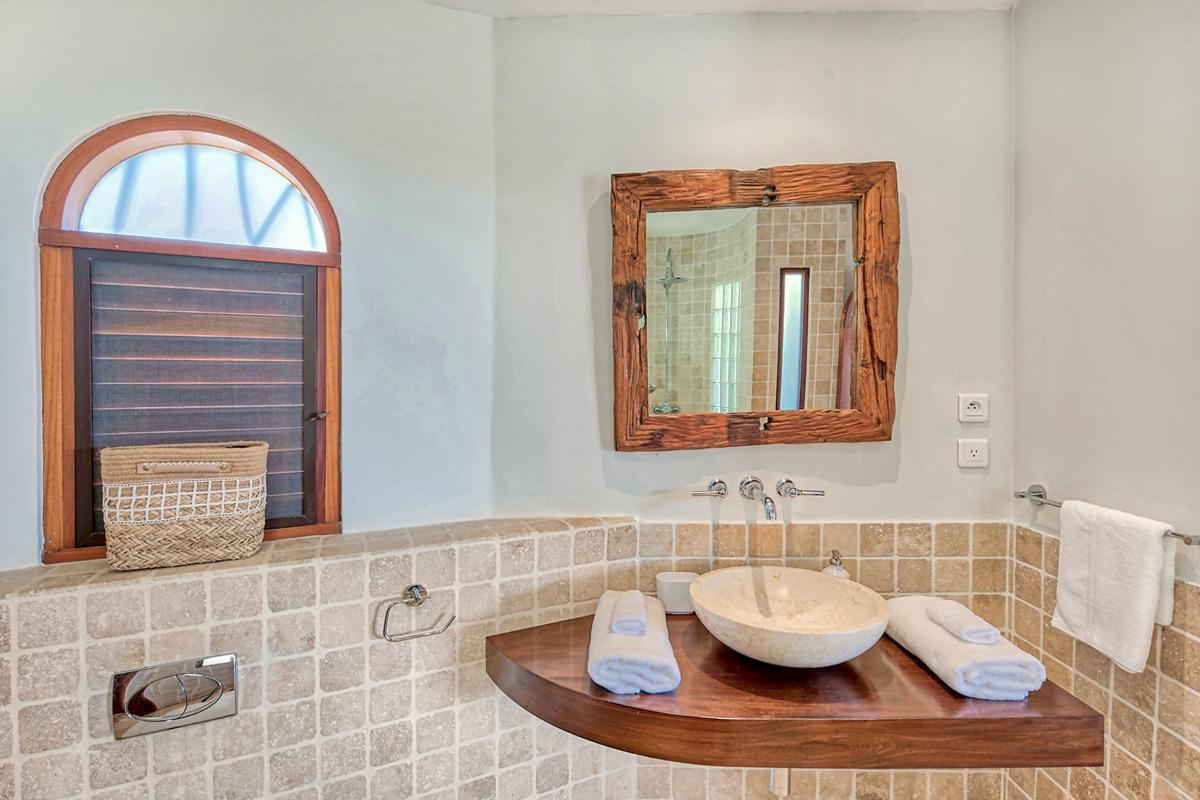 Luxury Villa Rental St Martin - The Bathroom 1